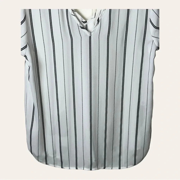 0427W. HALOGEN SHORT SLEEVE‎ TOP STRIPES WHITE AND BLACK V NECKLINE AND BACK - Picture 9 of 10